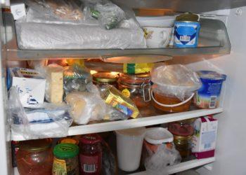 как избавиться от запаха в холодильнике