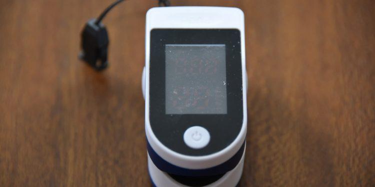 как пользоваться пульсоксиметром