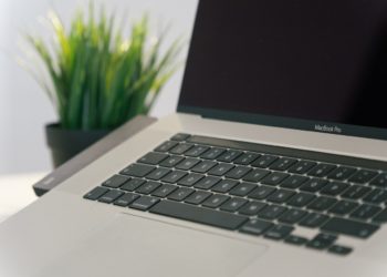 ноутбук MacBook Pro 13