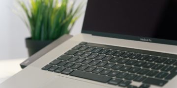 ноутбук MacBook Pro 13