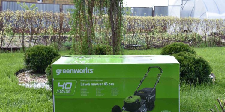 аккумуляторная газонокосилка Greenworks GD40LM46SP: коробка