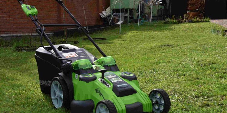 аккумуляторная газонокосилка Greenworks G40LM49DB