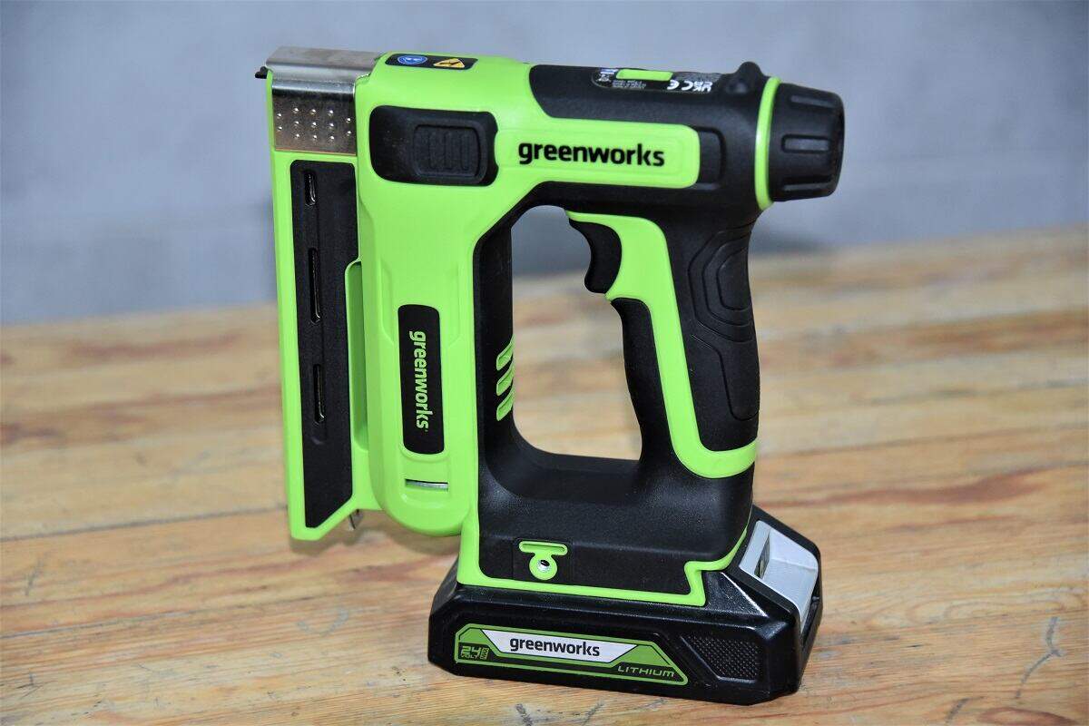 аккумуляторный степлер Greenworks G24CS10