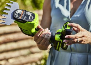 садовые ножницы-кусторез GREENWORKS G24SHT