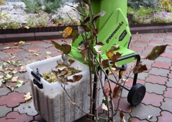 электрический измельчитель Greenworks GACSB