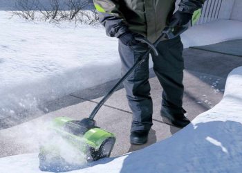 электролопата для уборки снега Greenworks GD60SS