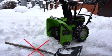 аккумуляторный снегоуборщик Greenworks GD82ST56