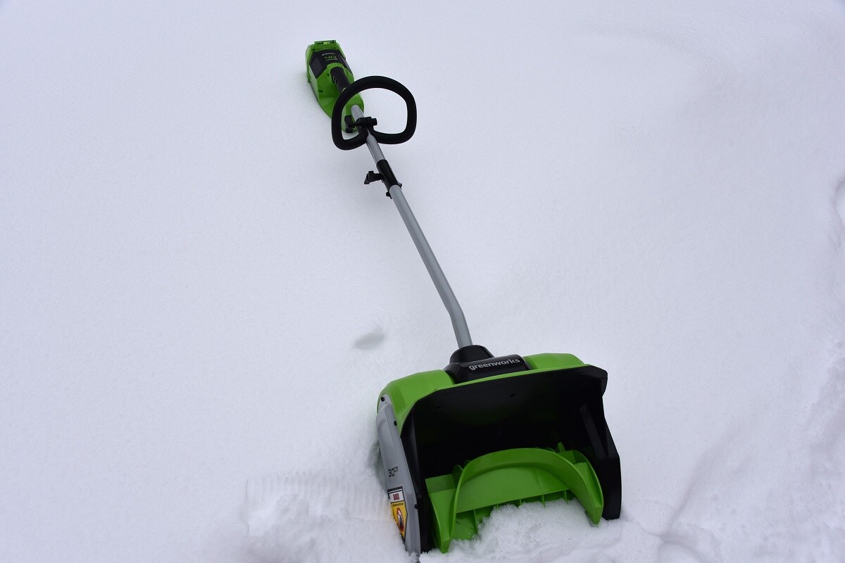 аккумуляторная лопата для снега Greenworks GD40SS
