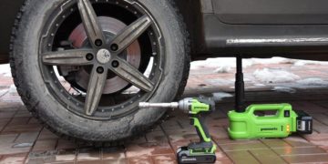 аккумуляторный гайковерт Greenworks GD24IW400 с домкратом
