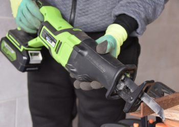 аккумуляторная сабельная пила Greenworks GD24RS