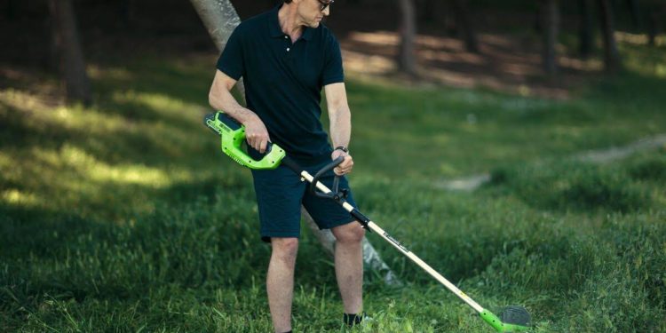 как выбрать аккумуляторный триммер для дачи